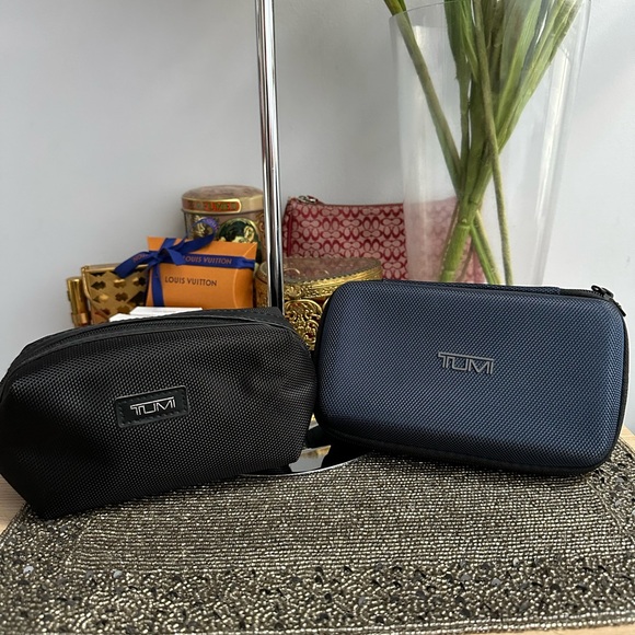 NWOT Tumi hard sided toiletry case 4 piece bundle - Picture 9 of 14